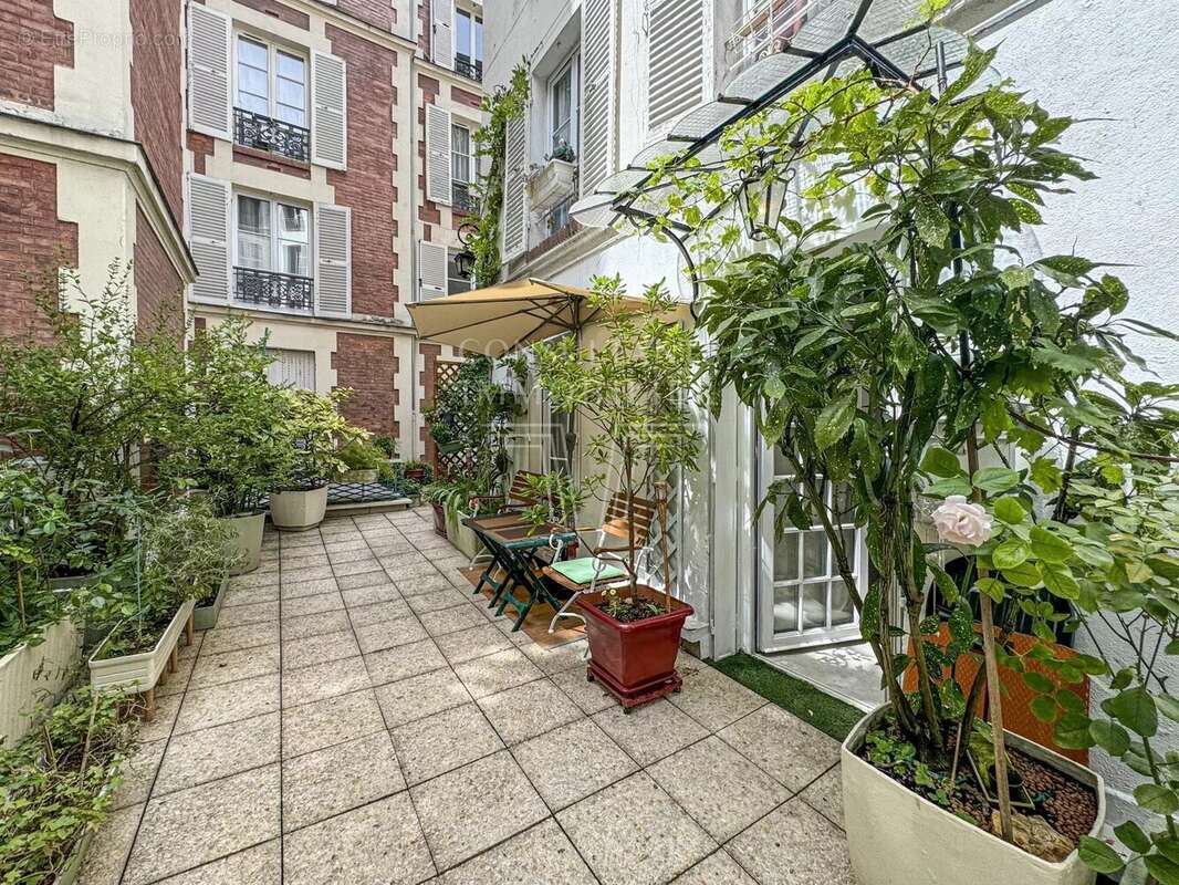 Appartement à PARIS-16E