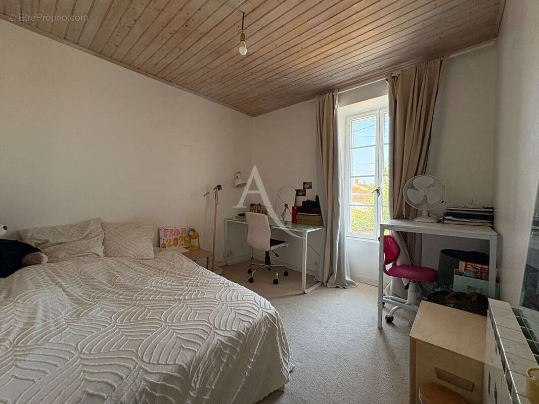 Maison Nalliers - 6 pièces - 4 chambres - photo 7
