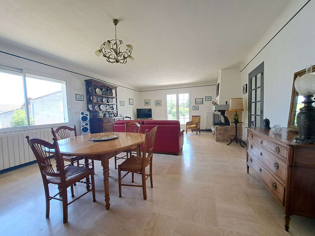 Maison à BONNEUIL-MATOURS