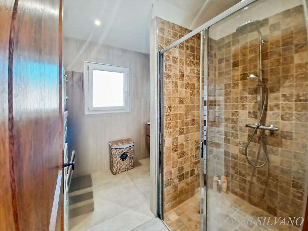 Villa F5 vue mer avec piscine à pied du village - photo 12