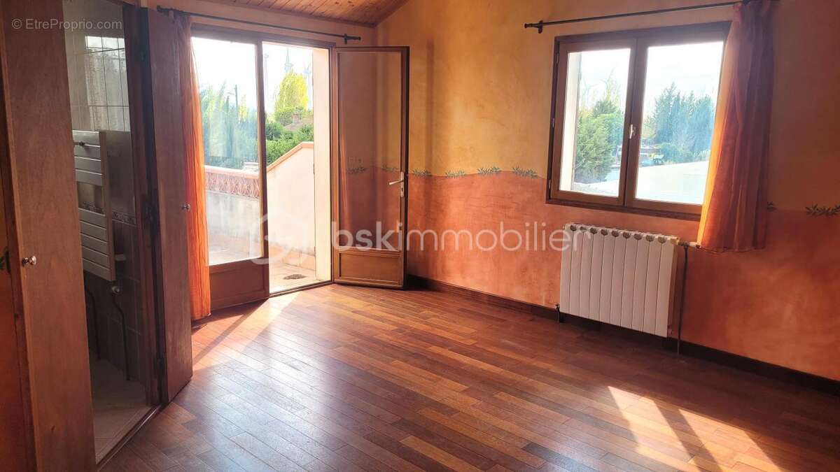 Villedaigne - villa r+1 de 160 m² - 4 faces - type 6 - 3 chambres - garage - piscine - parcelle de 970 m² - photo 11