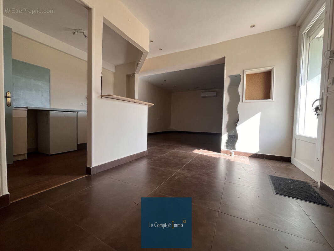 Commerce à ARVEYRES