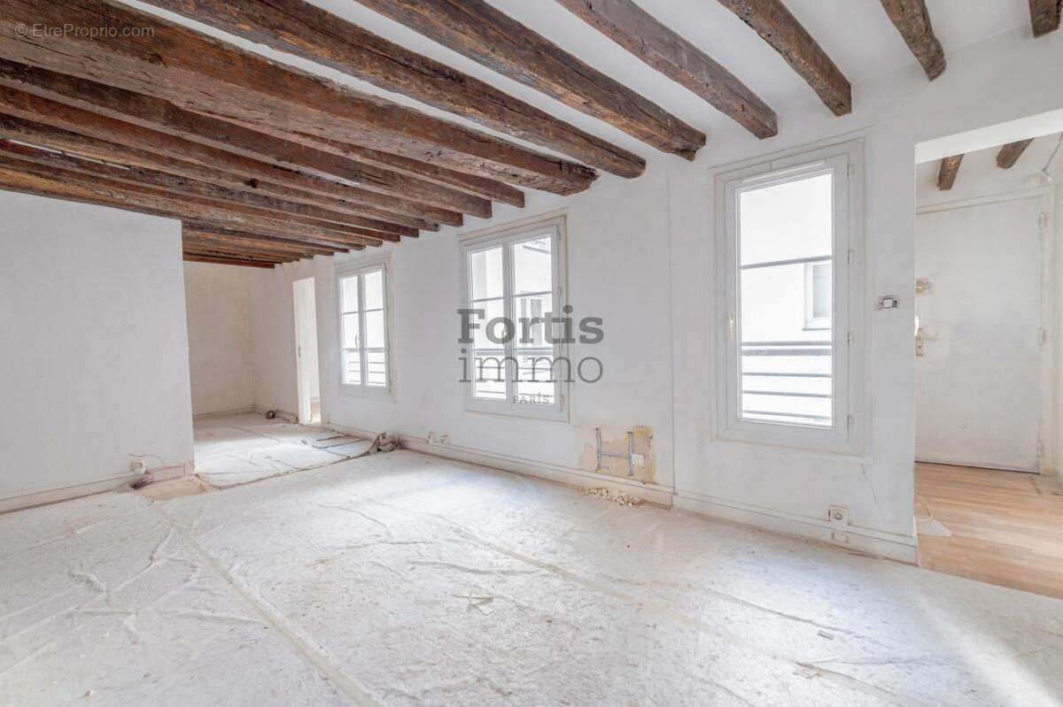 Appartement à PARIS-3E