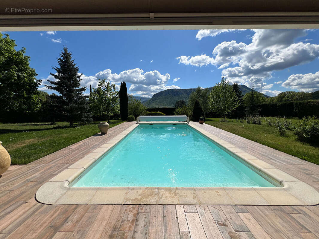 Maison à LARAGNE-MONTEGLIN
