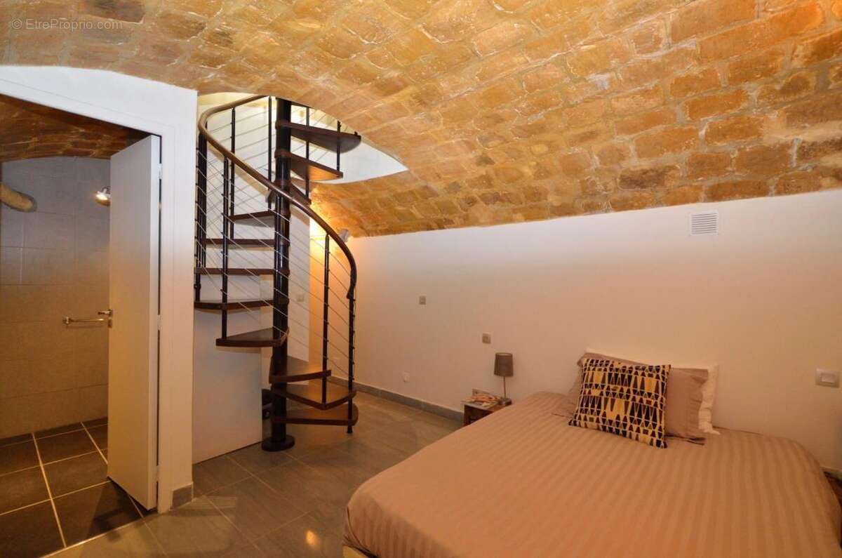 Appartement à PARIS-8E