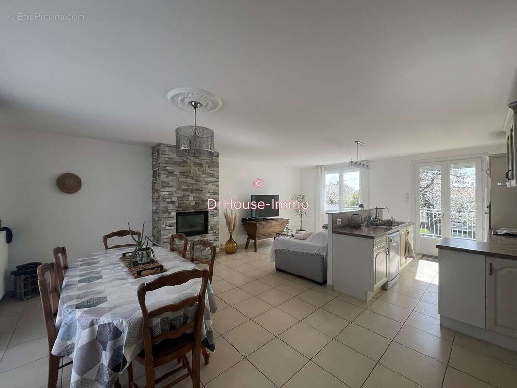 Maison à JAUNAY-CLAN