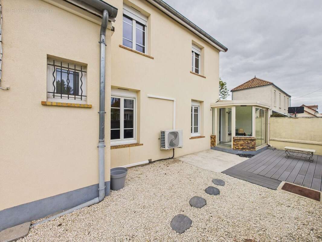 Maison à SAINTE-SAVINE