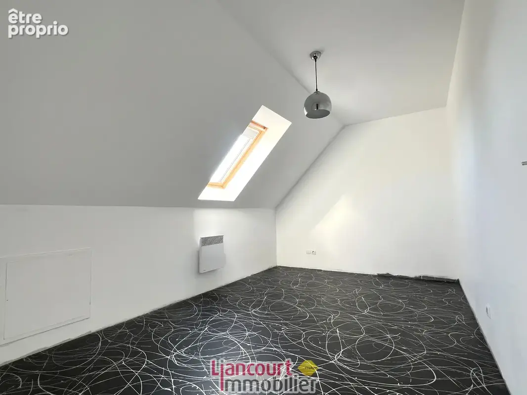maison récente avec 6 chambres secteur saint just en chausée - photo 9