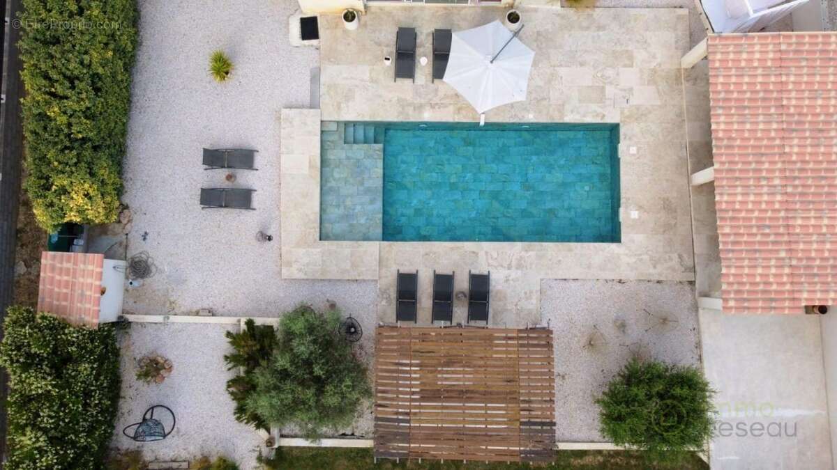 Maison 216 m² à Plaissan  - photo 6