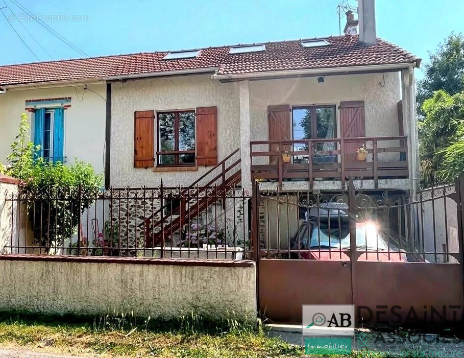 Maison à CONDE-SAINTE-LIBIAIRE