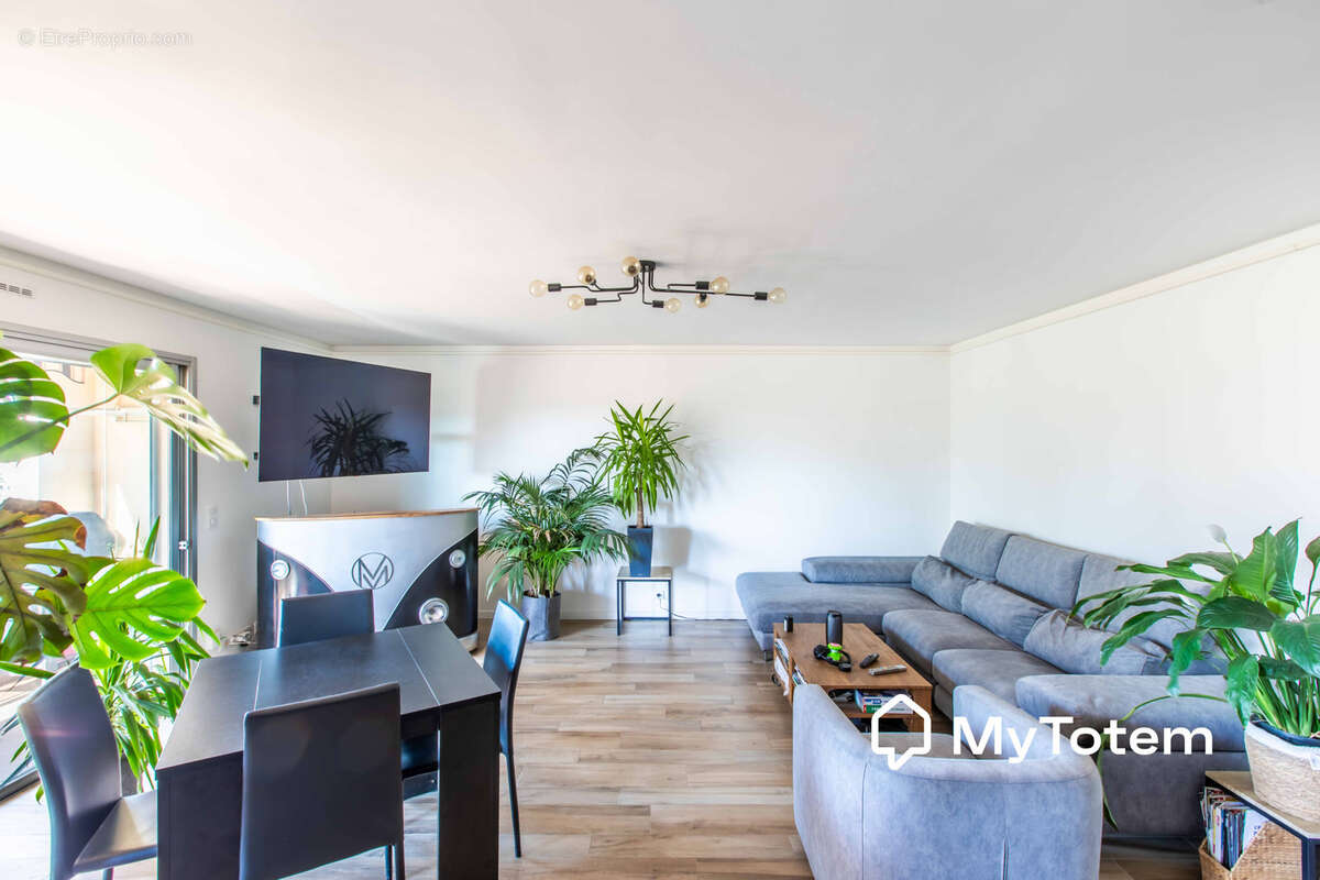 Appartement à SAINT-LAURENT-DU-VAR