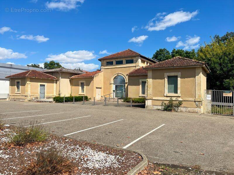 Commerce à FLEURANCE