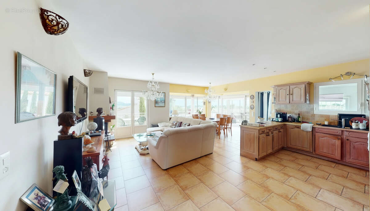 Maison à FREJUS