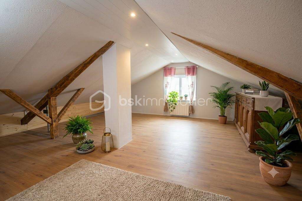 VILLAGE-NEUF – MAISON INDIVIDUELLE 213 m² – 213 m² habitables • Piscine • Photovoltaïque • Pompe à chaleur • À 2 min de la Suiss - photo 14
