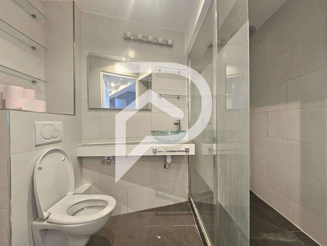 Appartement à CHARENTON-LE-PONT