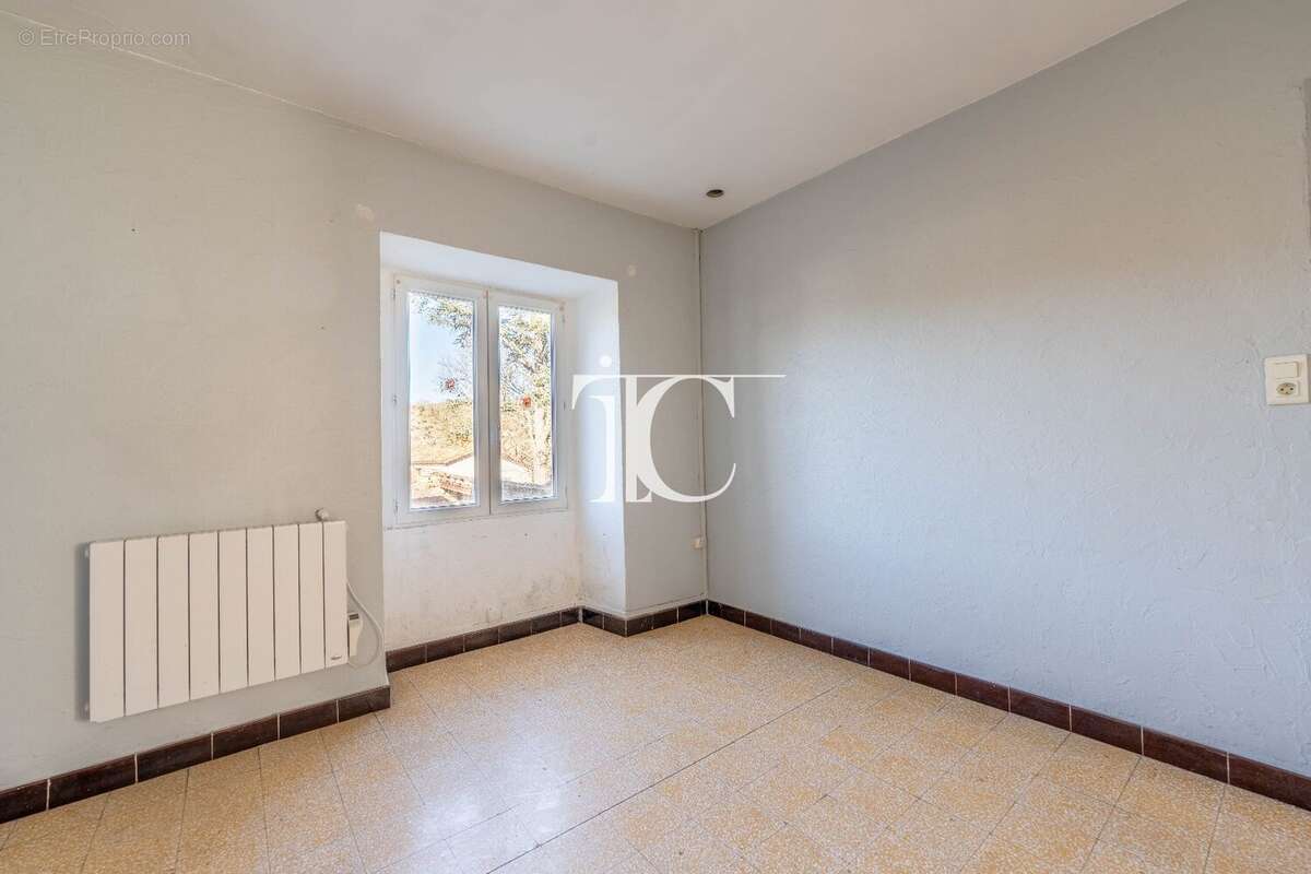 Maison à BERRIAS-ET-CASTELJAU