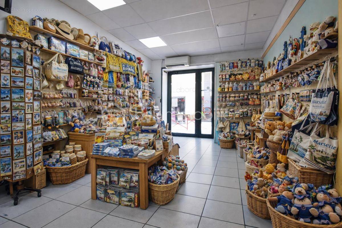 Commerce à SAINT-CYR-SUR-MER