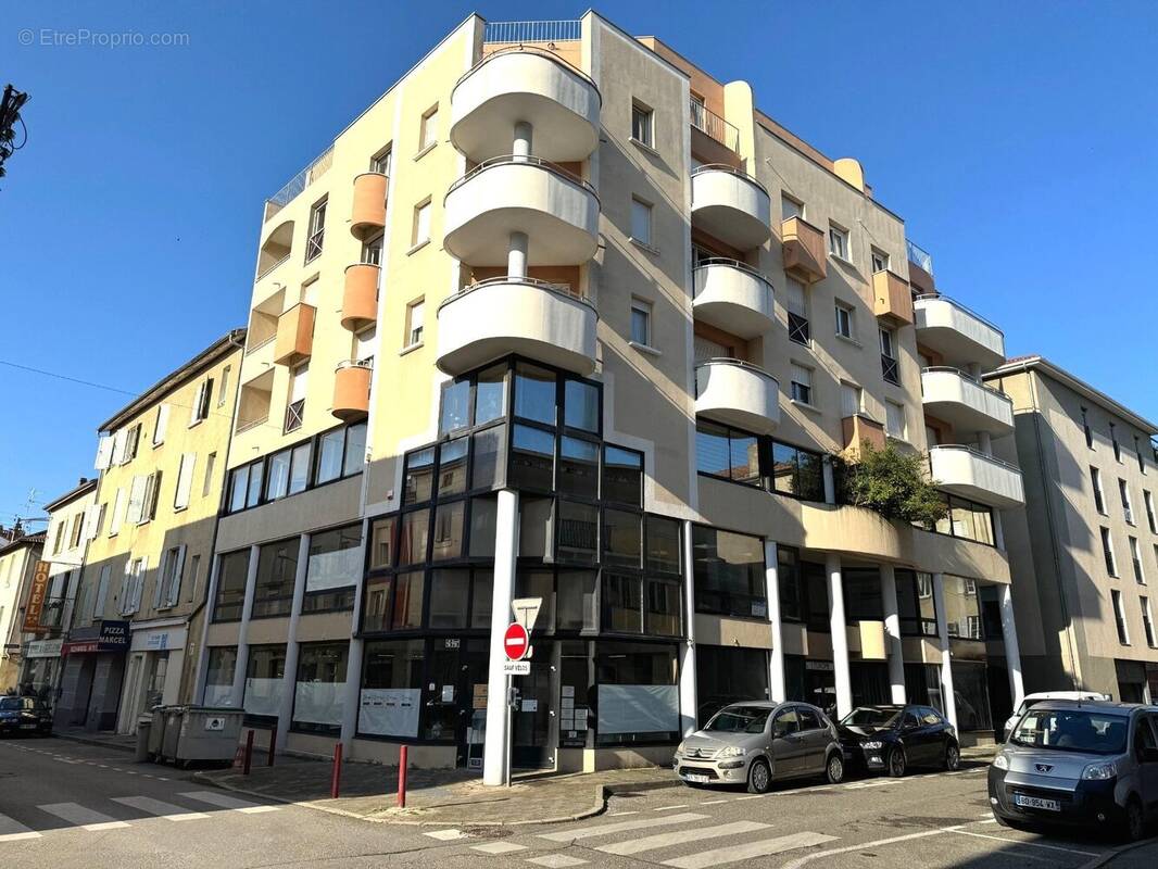IMMEUBLE - Commerce à ROMANS-SUR-ISERE