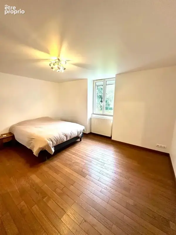 1000047054