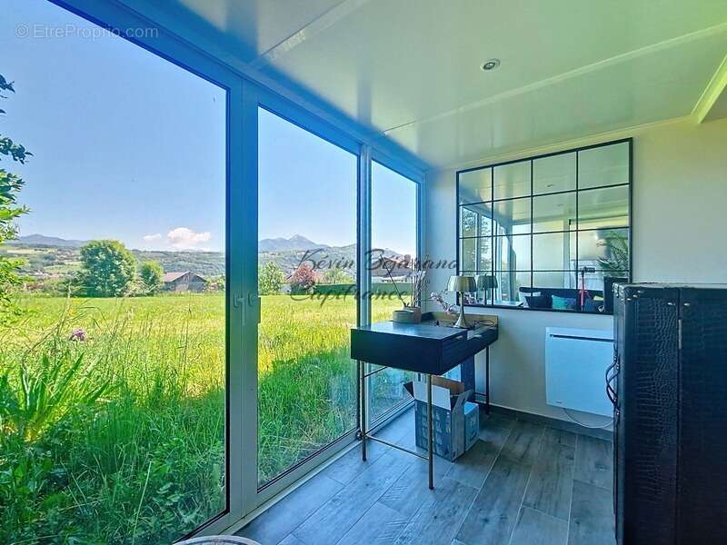 Appartement à SCIENTRIER