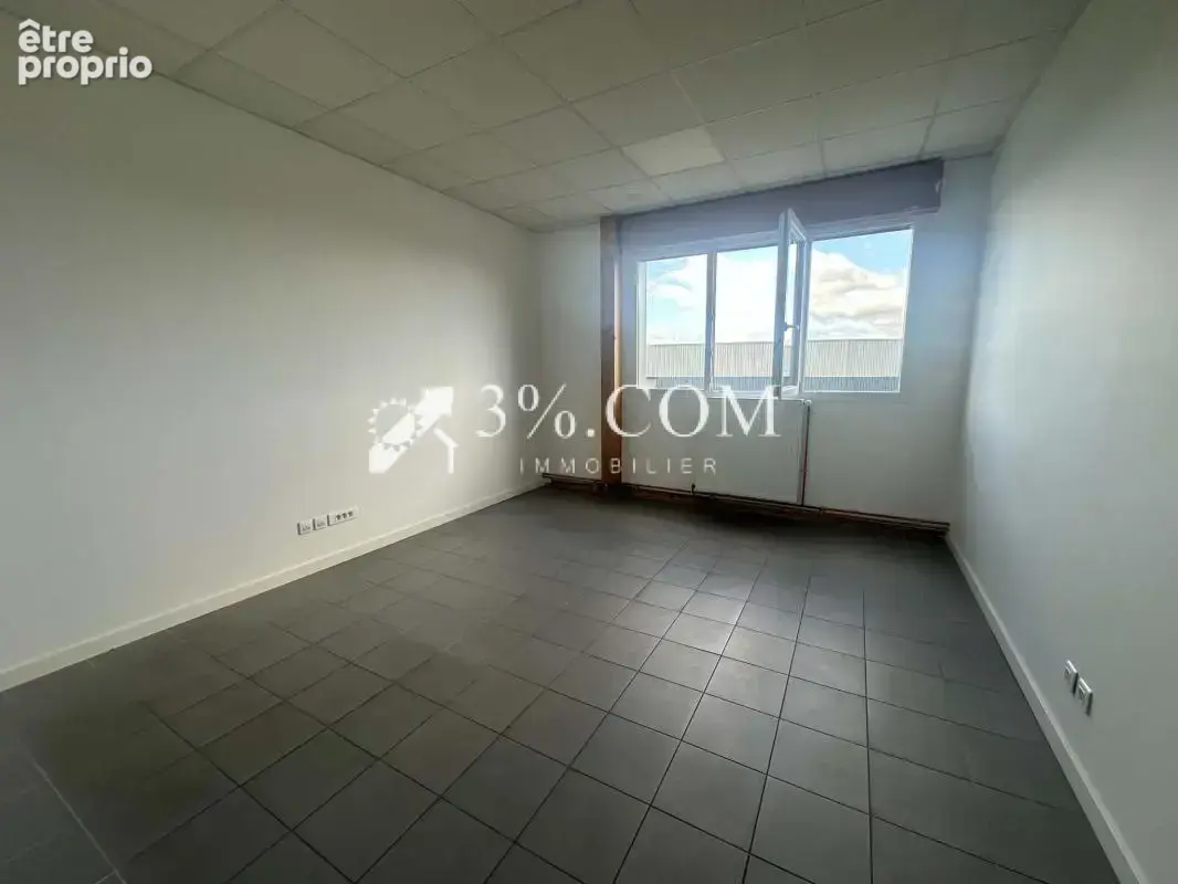 Bätiment professionnel 1728 m2 sur une parcelle de 6949 m2 d - photo 9