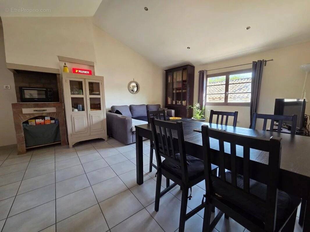 Appartement à VILLENEUVE-LES-AVIGNON
