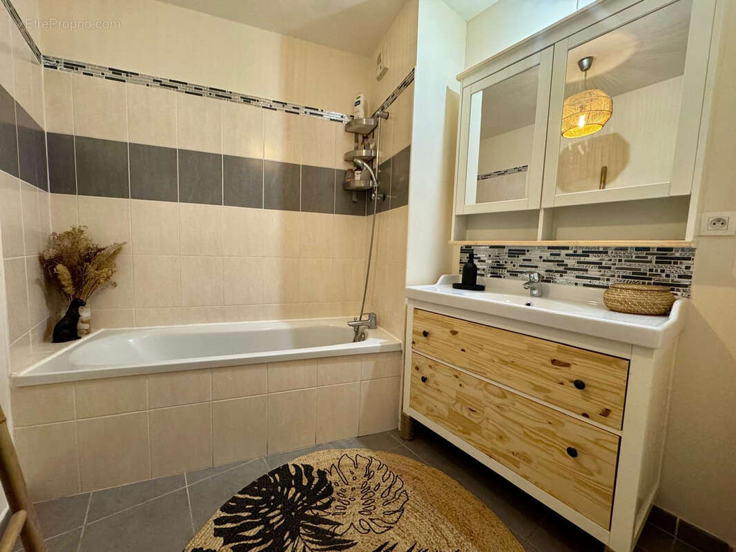 Appartement à MARSEILLE-3E