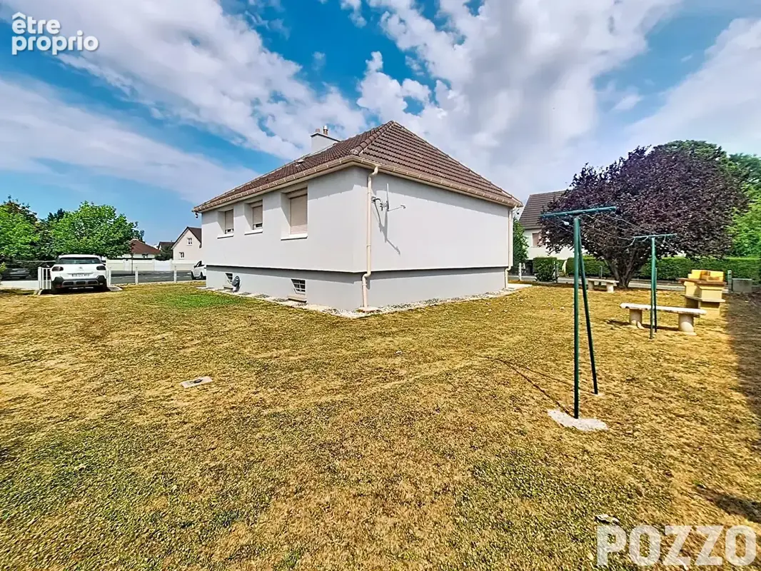 Jolie maison de plain-pied surélevée offrant un cadre de vie pratique et chaleureux. - photo 3