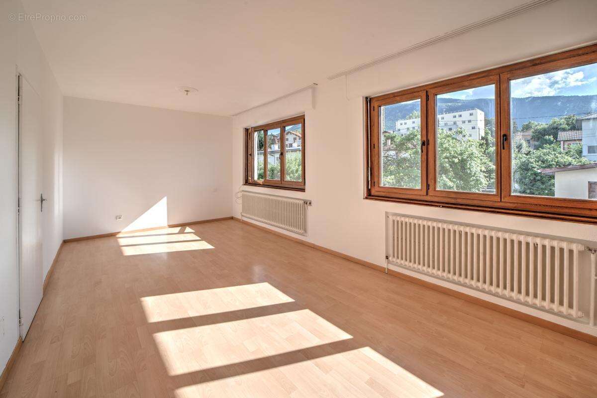 Appartement à BELLEGARDE-SUR-VALSERINE