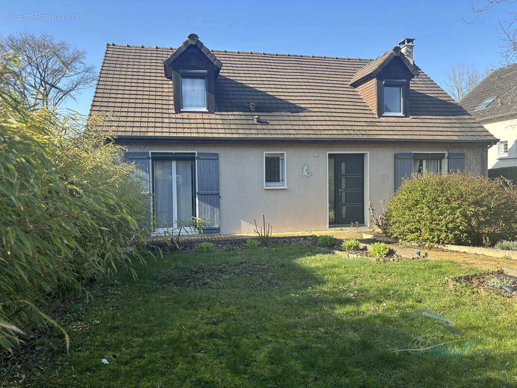 Maison à JANVILLE-SUR-JUINE