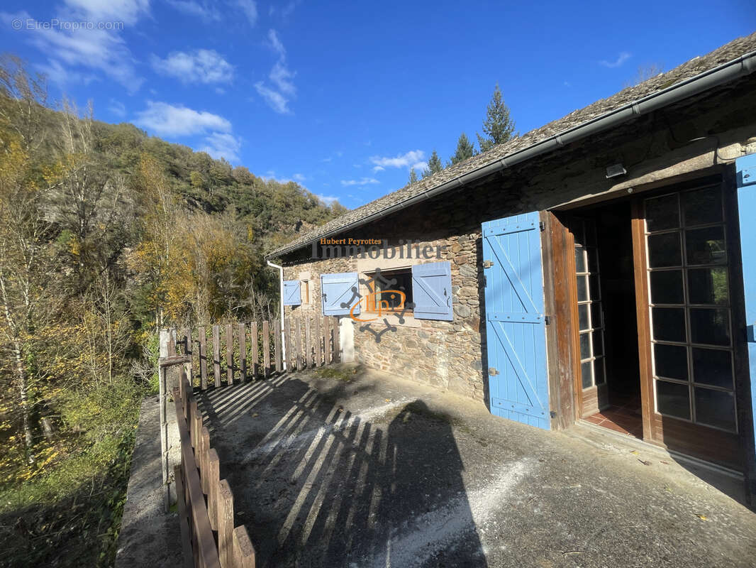 Vente maison de campagne en pierres avec terrain attenant de 2450 m2 - photo 4