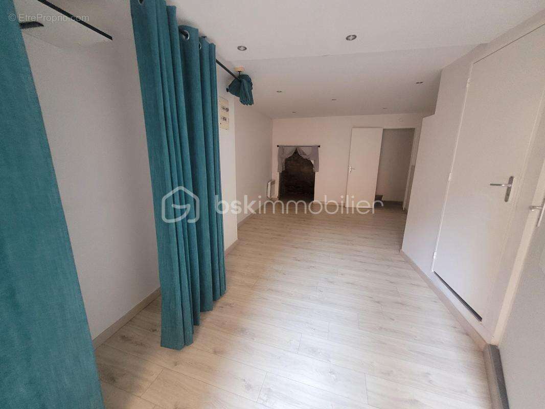 Maison avec terrasse et balcon au cœur de Marguerittes - Calme et confort à votre portée ! - photo 3
