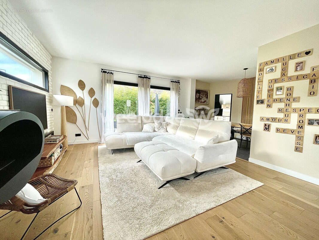 Maison à JOUY-LE-MOUTIER