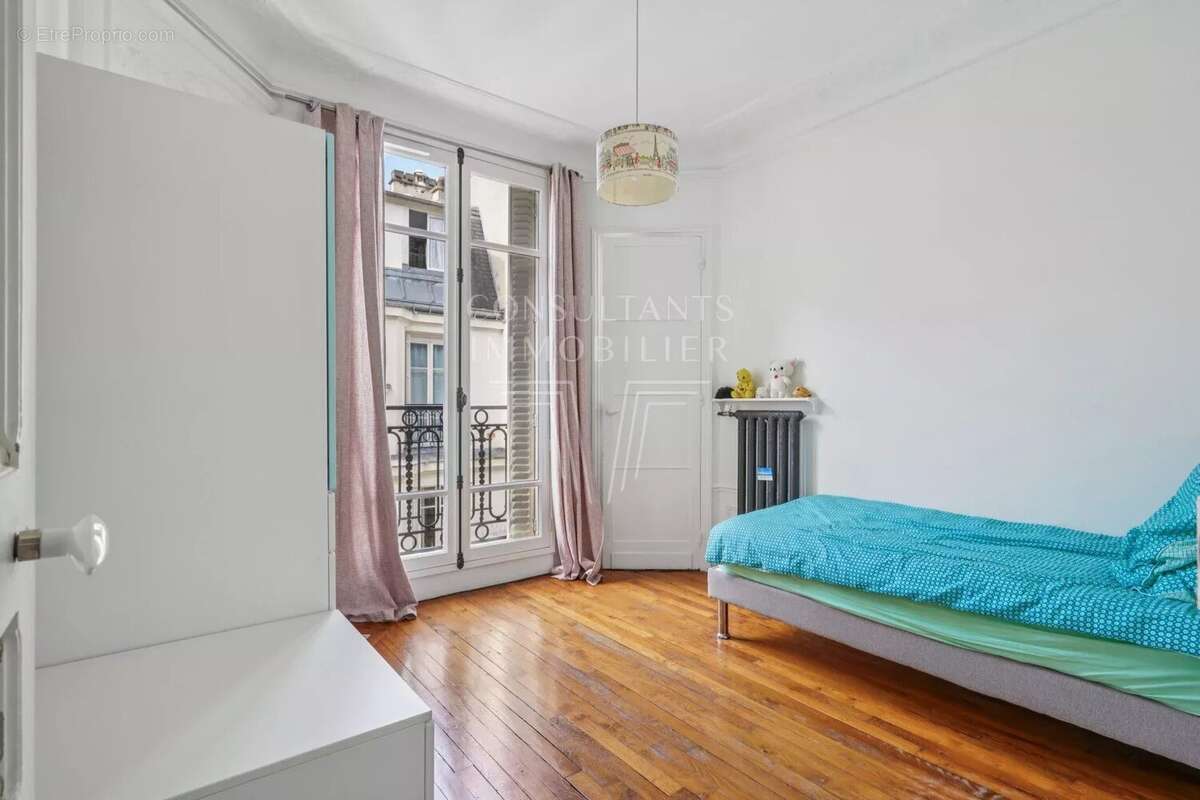 Appartement à NEUILLY-SUR-SEINE