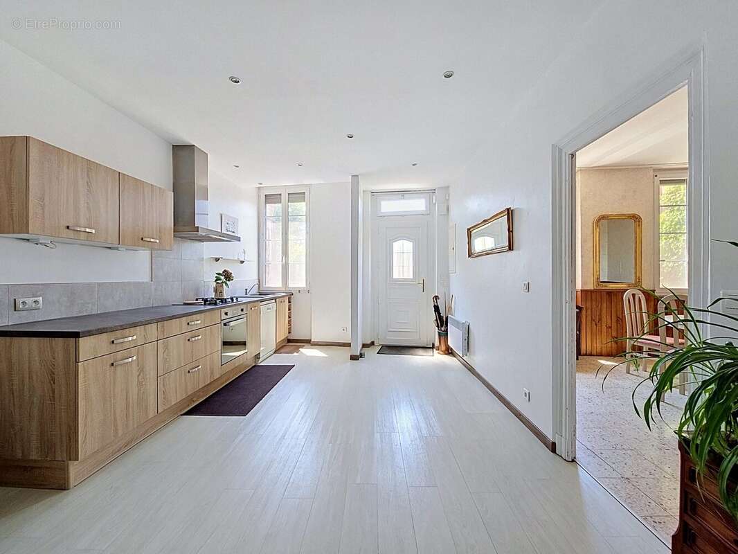 Maison 210 m² à Bourg-Saint-Bernard  - photo 4