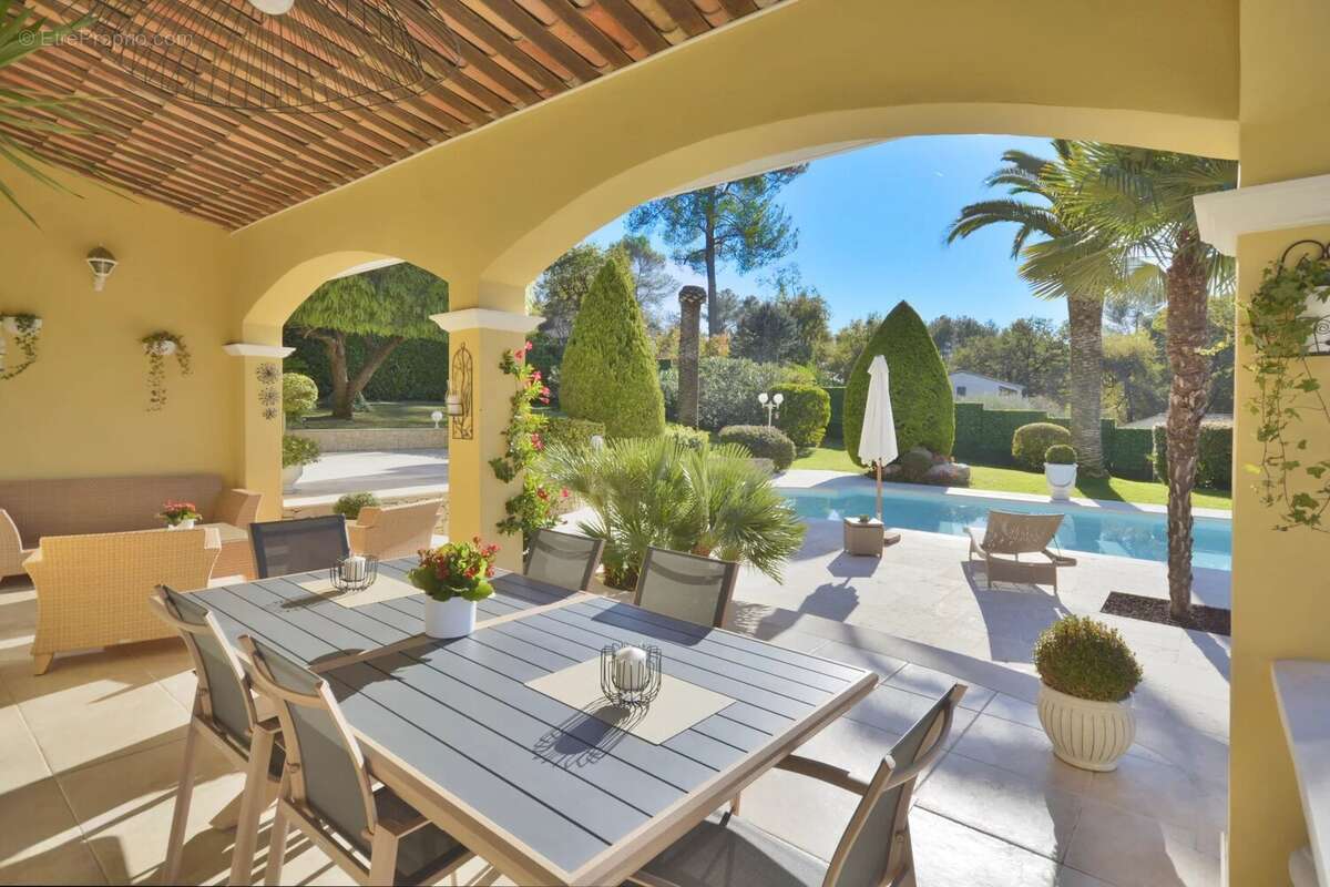 Maison à ROQUEFORT-LES-PINS