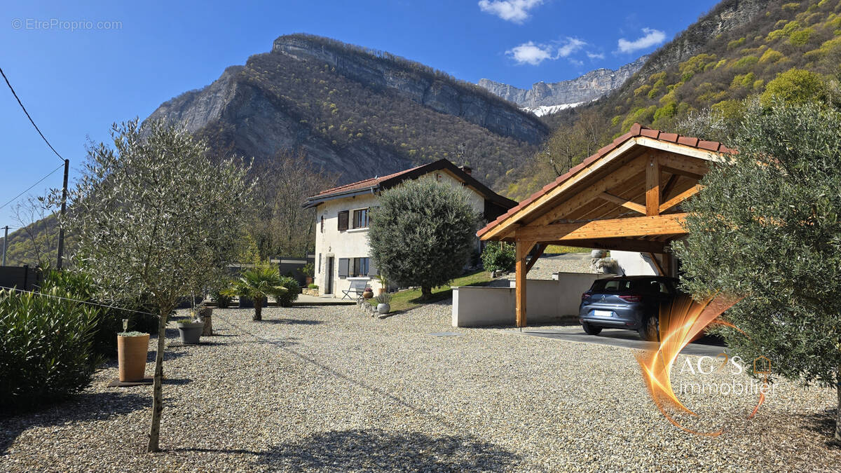 Maison à LA TERRASSE