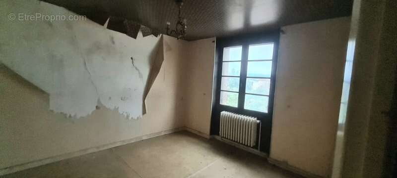 A rénové !! maison mitoyenne avec local commercial 154m² - photo 8