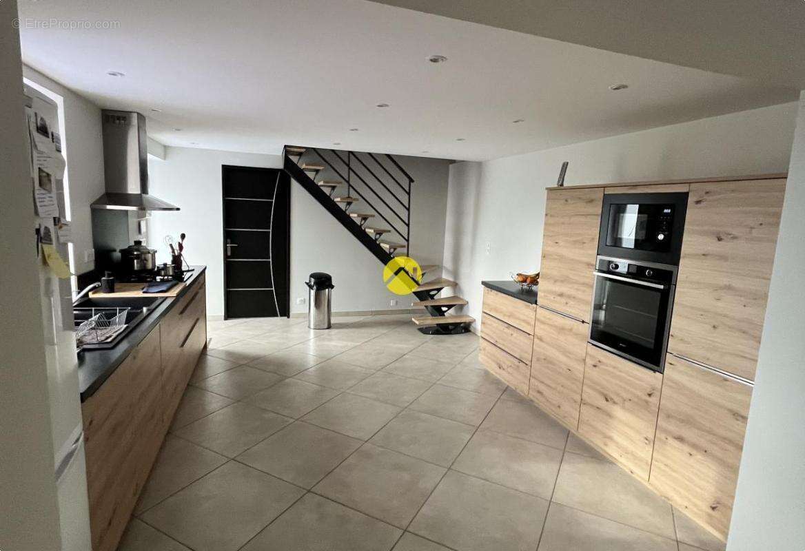 Maison à PUY-GUILLAUME