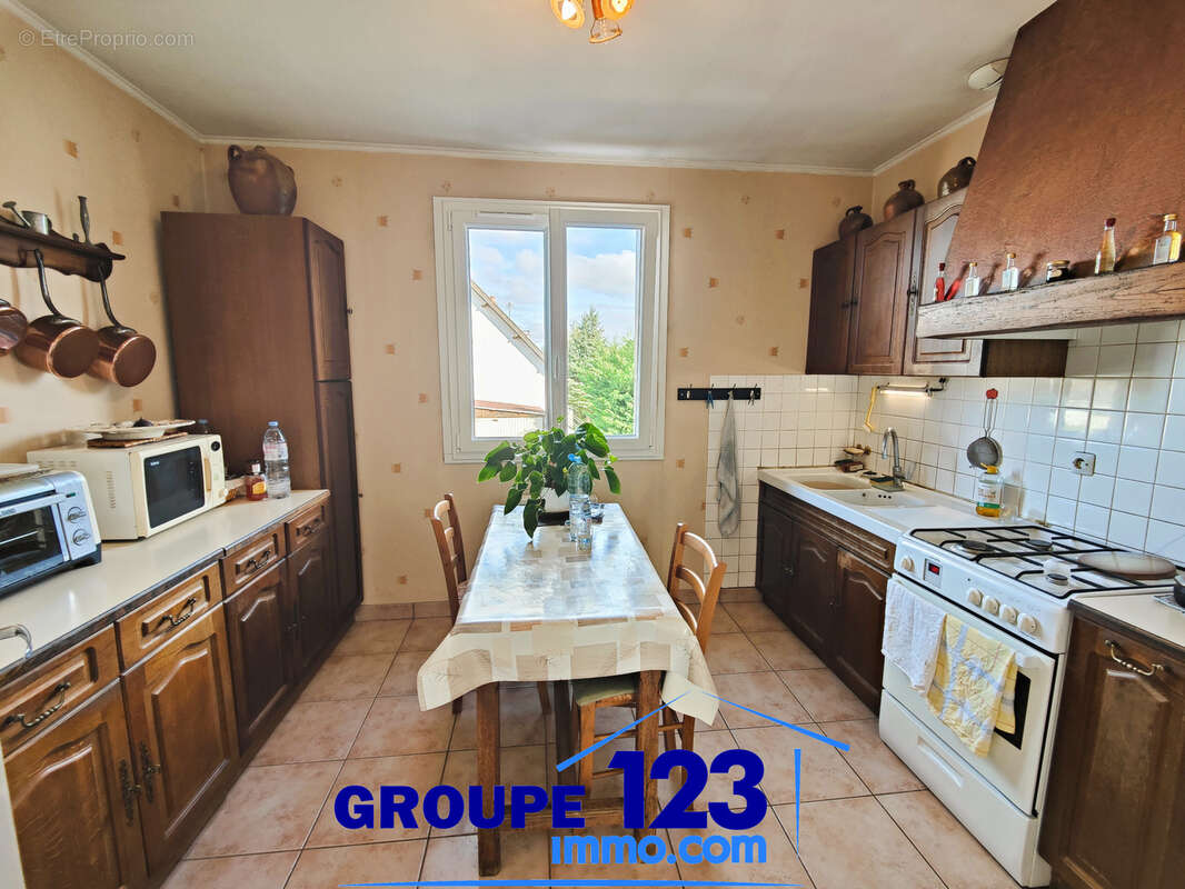 Maison sur sous-sol complet avec terrain clos - photo 5