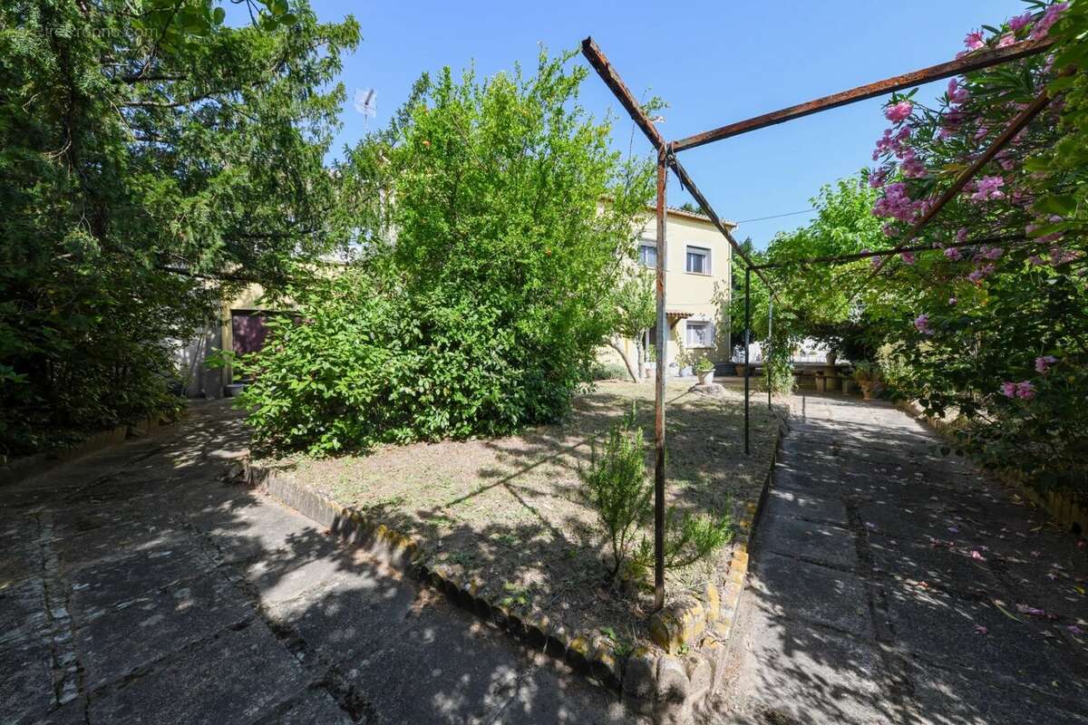 Uzès : Maison avec jardin à 600m du centre historique - photo 3