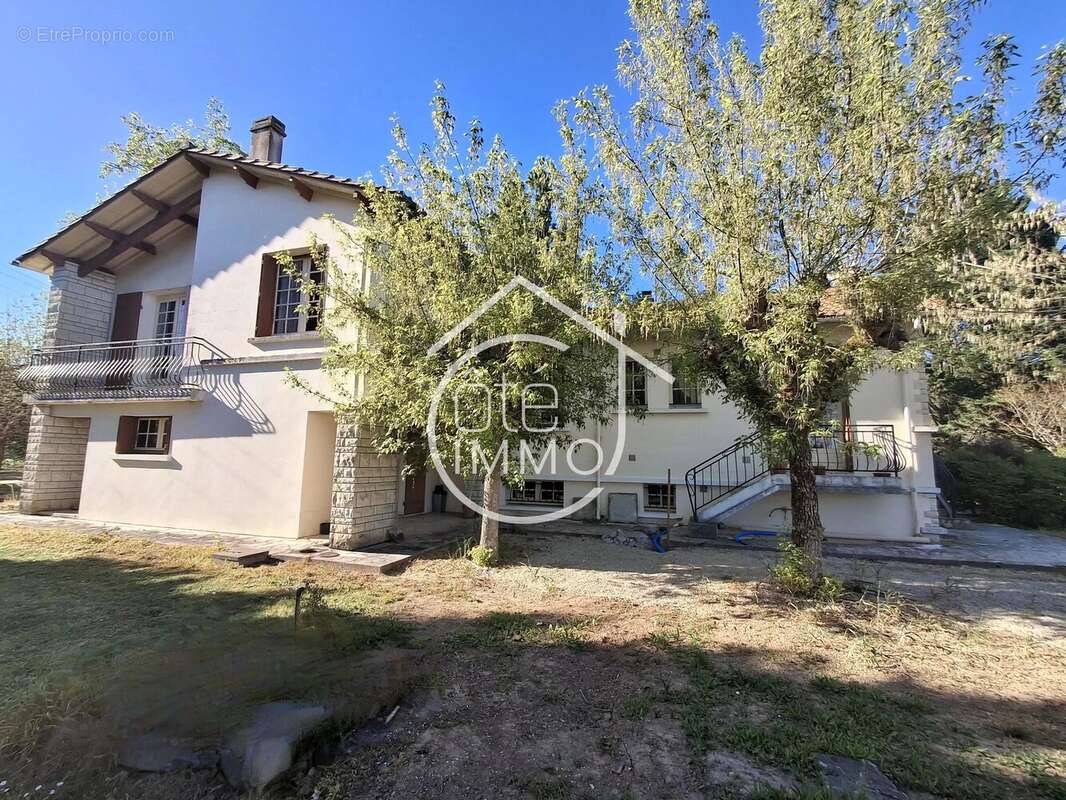 Maison à COURS-DE-PILE