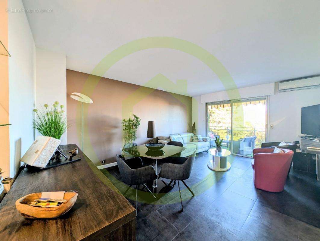 Appartement à MANDELIEU-LA-NAPOULE