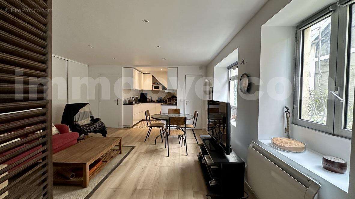 65C4B915-A2D1-48A6-84CE-6B462B89CD7E_1_105_c - Commerce à CHARENTON-LE-PONT