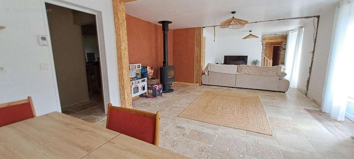 Maison à SAINT-PAUL-LA-ROCHE