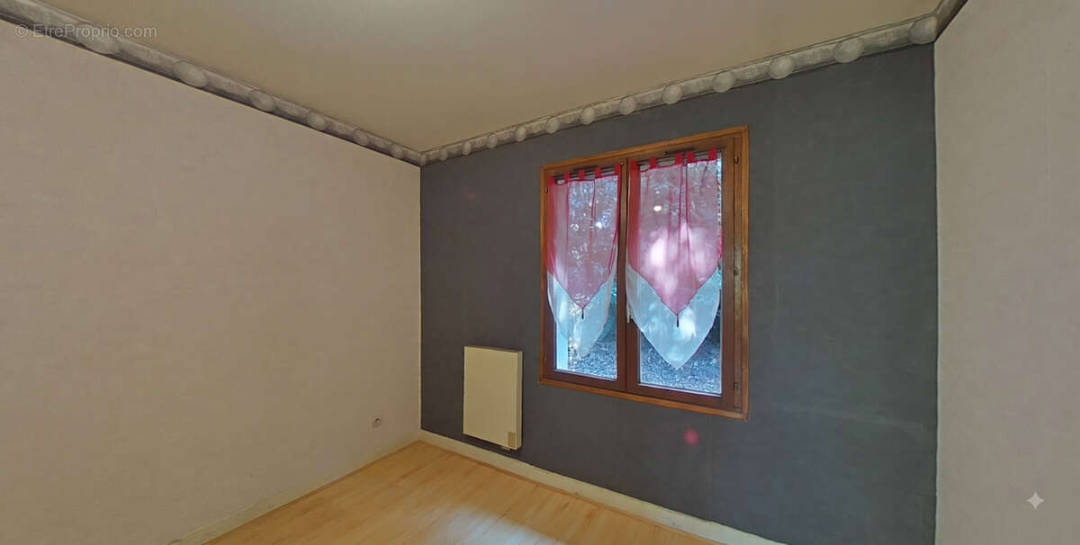 Pavillon plain-pied 3ch, à rénover mais habitable de suite, au calme, proximité tous services. - photo 15