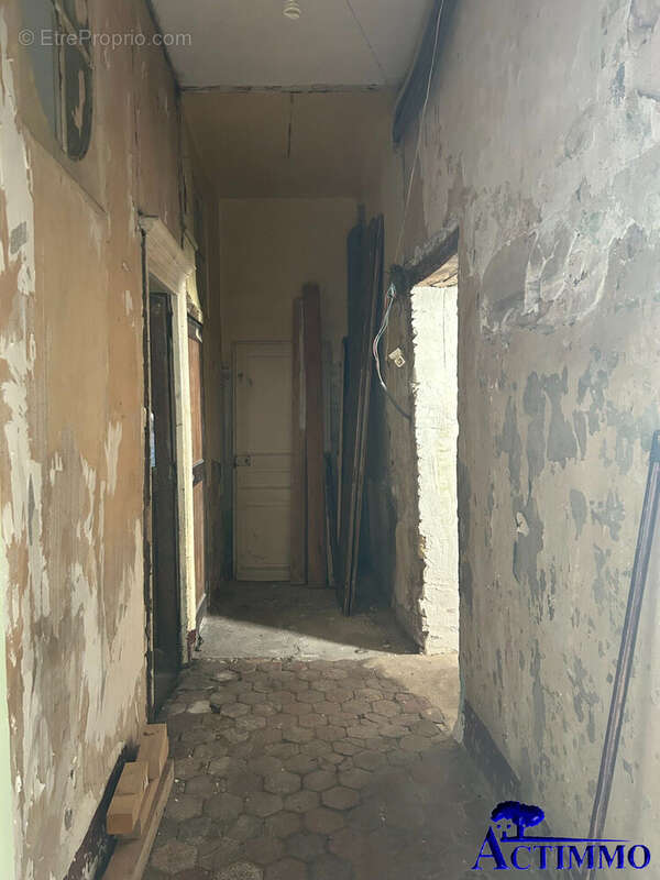 Couloir - Maison à JOIGNY