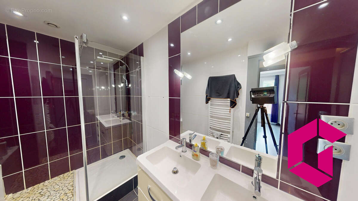 Appartement à LE CHAMBON-FEUGEROLLES