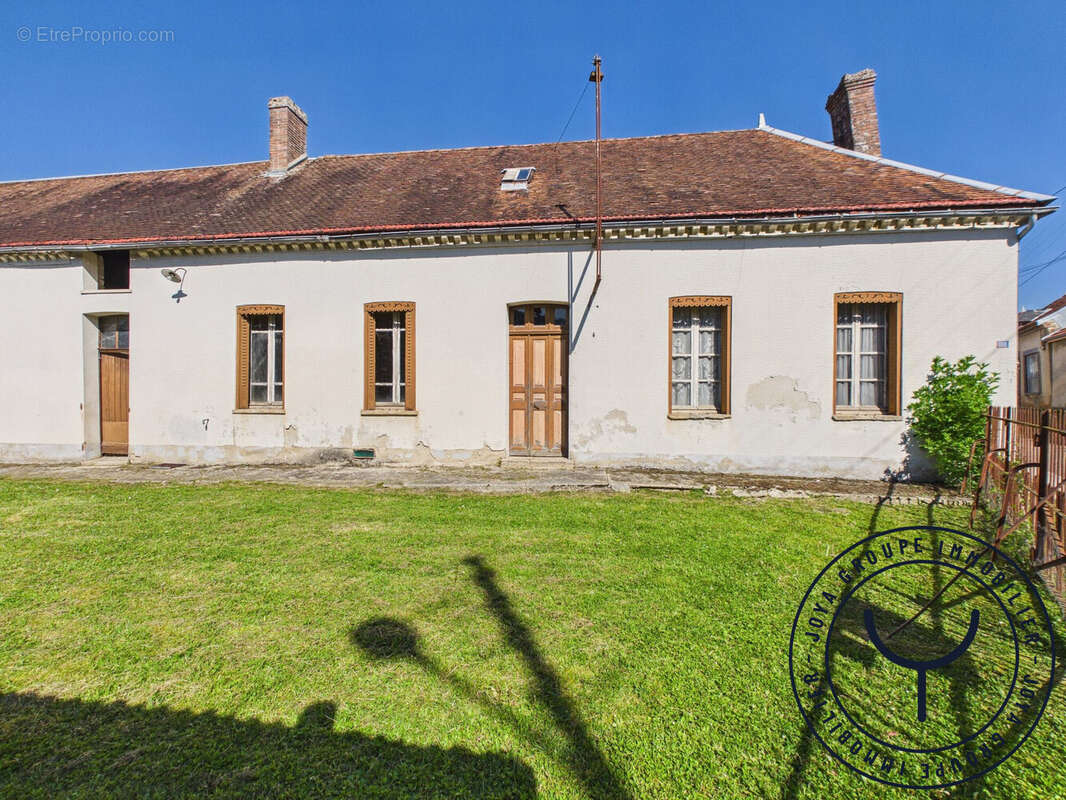 Maison à NEUVILLE-SUR-VANNES