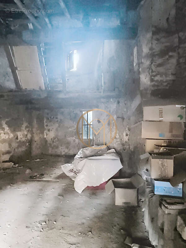 Parking à SAINT-THIBERY